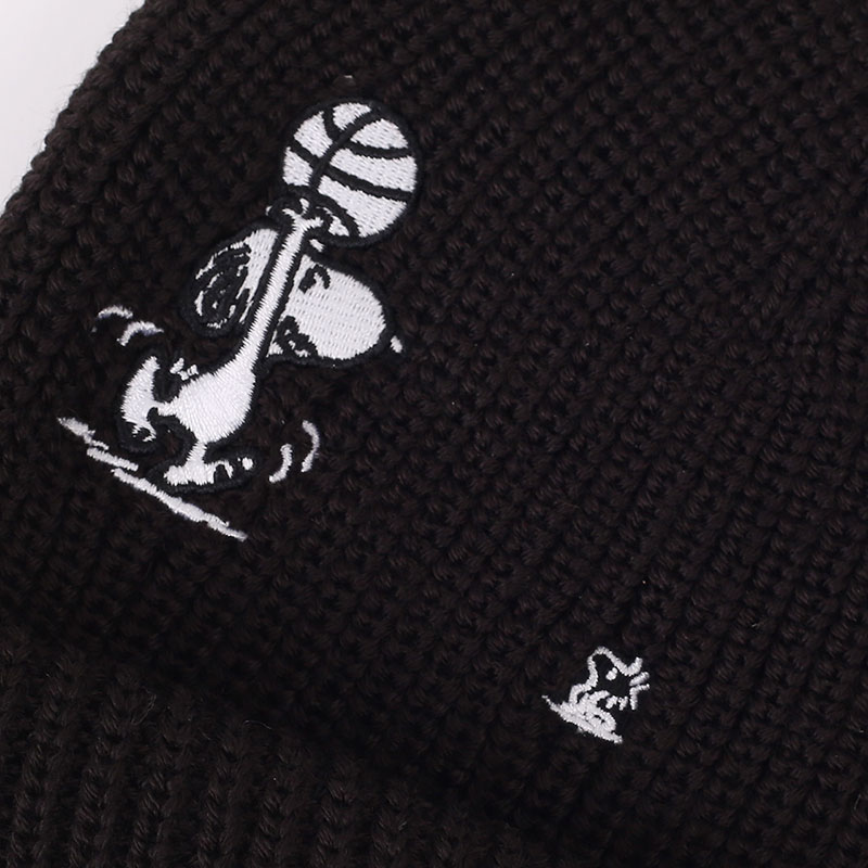  черная шапка PUMA x Peanuts Beanie 02326801 - цена, описание, фото 2